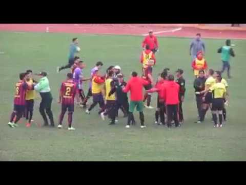 Brutal agresión a Arbitro en el fútbol peruano
