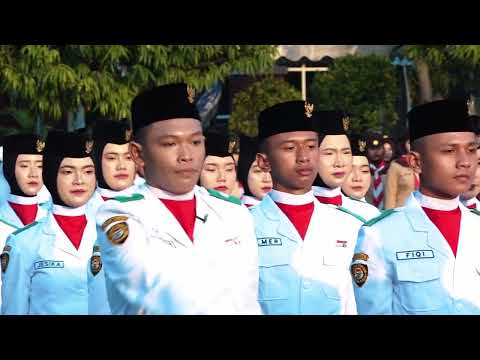 Upacara penurunan Bendera di Alun alun Kabupaten Kendal