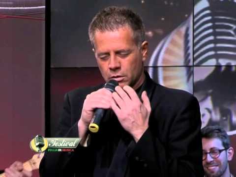 Luca Virago e la sua band in un medley al Festival italia in Musica ed  2013 14