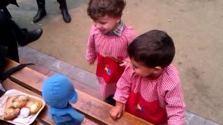 Jugando con Manu y Pocoyo