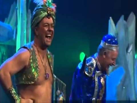EXTRAS Bloopers: Les Dennis & Ricky Gervais - Aladdin & The Genie