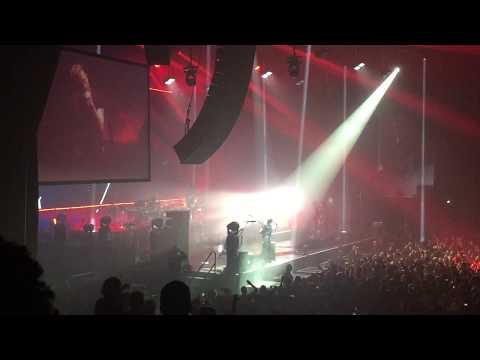 GORILLAZ- Clint Eastwood- Paris Zenith (24/11/2017) HD