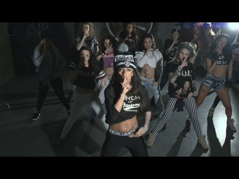 SONYA NEKS / RIHANNA - RED LIPSTICK / HIGH HEELS