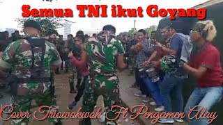 Download lagu Viral Goyang bareng bapak TNI😂Auto ngakak😂 [Woklay] TrioWokWok&PengamenAlay mp3