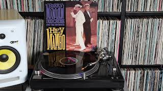 Barry Manilow with Kid Creole And The Coconuts - Hey Mambo (Callente Mix) (1988)