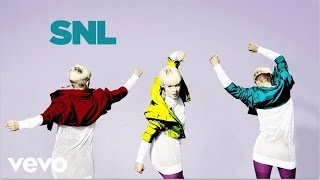 Robyn - Dancing On My Own (Live on SNL)