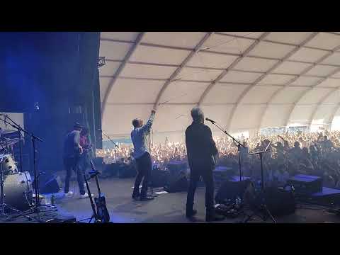 Th’ Dudes Bliss from side stage at Electric  Avenue