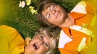 DORIS DAY &amp; John Denver   Sunshine Medley 1975