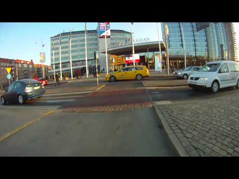 Trafiken vid Korsvägen i Göteborg - ActionCam-filmad på cykel