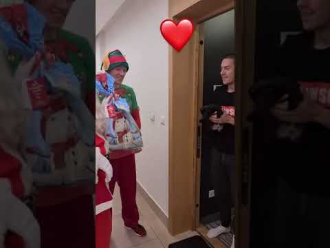 Deda Mraz dosao kod Bake Prase na stan