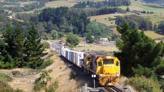 preview picture of video 'DXC5189 & DFT7008 KiwiRail departing the Waitati Loop'