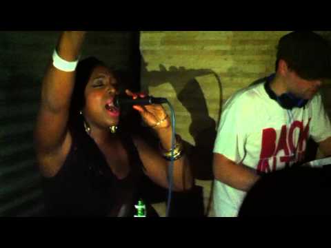 Hannah Khemoh performing Passin Thru remix with Sean McCabe at Deep into Soul LDN 03/11/2012