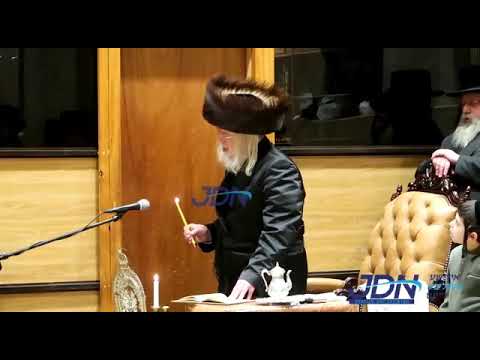 Munktach Rebbe Lighting Menorah Chanukah 5782