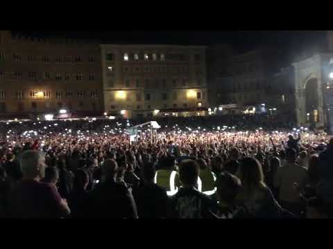 Siena: lo spettacolo dei BOOMDABASH in Piazza del Campo