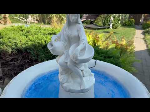 Fontána sedící dívka H