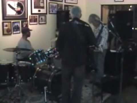 TONY FRANKLIN JAMMIN WITH THE STOKES CAFE TREMOLO TUCSON.wmv