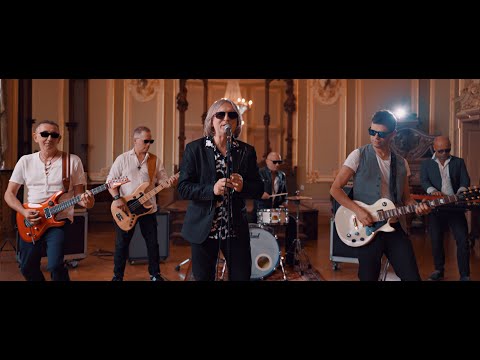 Dziewczyna o zielonych oczach UNIVERSE