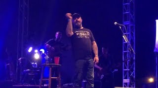 Aaron Lewis Stops Show To Defend Limp Bizkit&#39;s Fred Durst: &quot;He Lost Everything&quot;