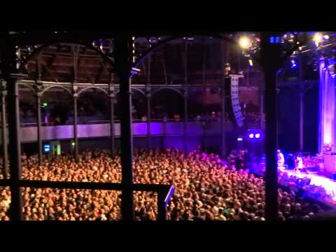 Faith No More crowd go nuts during Midlife Crisis at London's Roundhouse, June 18, 2015