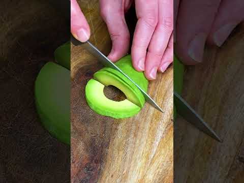HOW TO CUT AN AVOCADO #shorts