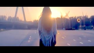 Musik-Video-Miniaturansicht zu Lśniąca Songtext von Karolina Lizer