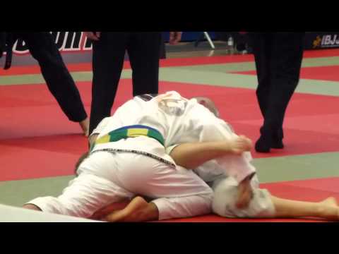 Freddie Sykes - IBJJF London Open 2013 - Blue Master - Middle