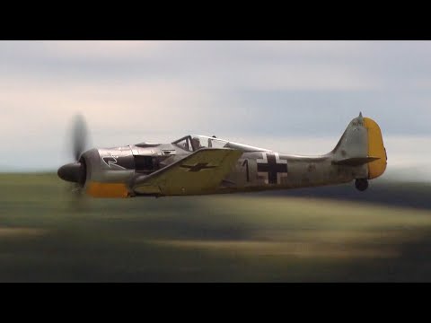 Focke-Wulf Fw190 flypasts at Flying Legends 2009 (Flug Werk Replica)