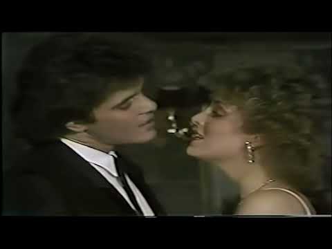LO QUE ME TIENE AQUÍ - SERGIO FACHELLI Y LAURA FLORES Videoclip 1985 (1080p)