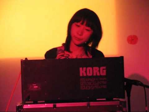 Cosmic Shenggy plays in experimal music fes