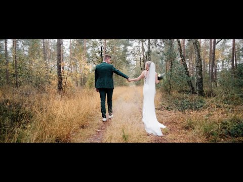 Ontroerende bruiloft in prachtig gedecoreerde eigen kas