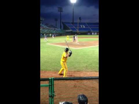 2013.5.29 兄弟VS義大 (恰恰上場前揮棒)