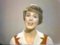 Julie Andrews Sings AULD LANG SYNE - YouTube