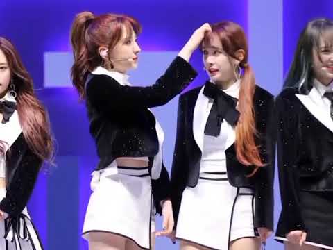 Eunseo fixing seola's bangs at -14 degrees weather #eunseo #seola #wjsn