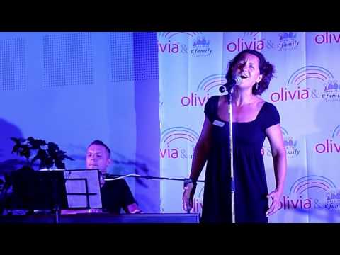 Marya Grandy sings "Beautiful" by Christina Aguilera at the Hard Rock Vallarta