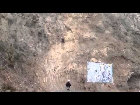 Frana Salerno - Vietri, senso unico alternato con rocciatori a lavoro