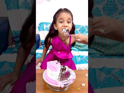 Amaira n sara cake kha liya #shorts #thegeetagurjar