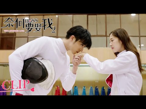 Cinderella diam-diam menyelinap ke klub pribadi, Bos mencium punggung tangannya & mereka bertunangan