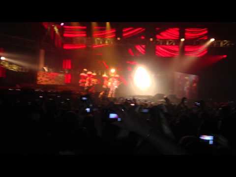 Sneaky sound system sings pictures at Sydney Mardi Gras 2012