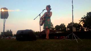 Dar Williams sings The Beauty of the Rain