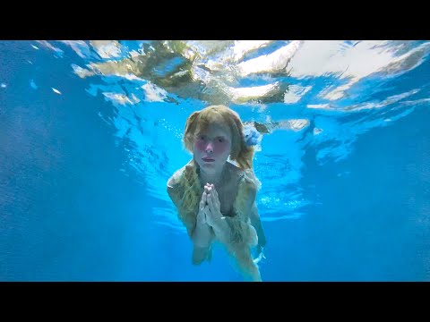 Petite Meller - Dying Out Of Love (Official Video)
