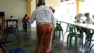 preview picture of video 'Tí­a Loly bailando con uno de los residentes'