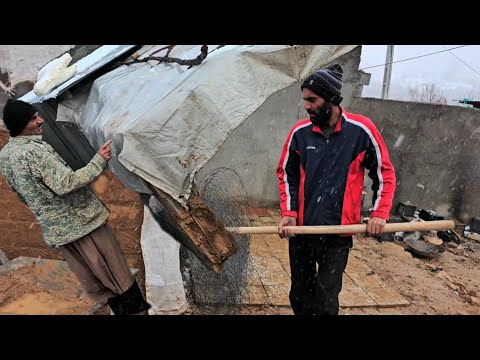 Heavy snow and water in Mustafa's room!Another fight with a dangerous man🌨