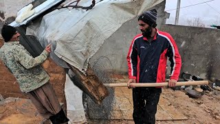 Download lagu Heavy snow and water in Mustafa's room!Another fight with a dangerous man🌨 mp3