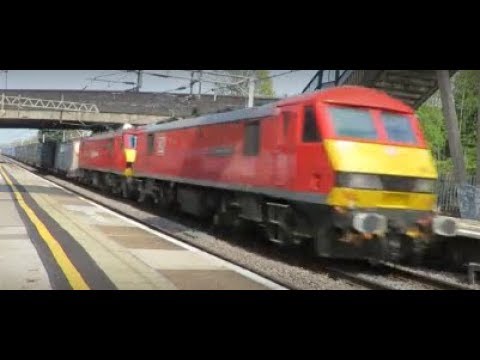 Class 90028 & 90018 - At Speed - 480Y - DB Cargo - Winsford - 15.04.2019