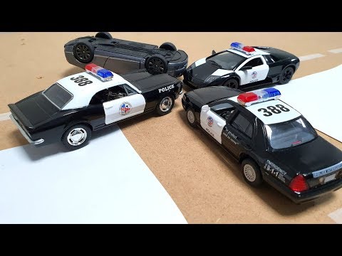 Toy police chase cars