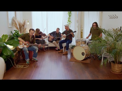 The Fugitives - Edge of the Sea [Official video]