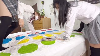 【セクシー17倍】みれいちゃんと初ツイスターゲーム‼︎ミニスカ制服でやったらパ××ラ多発＞＜///