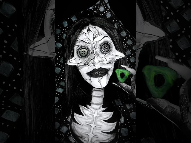 Vídeo relacionado con HJYZY Juego de 4 joyas Coralime con diseño de ojo de botón, collar de piedra clave para disfraz de Halloween, accesorios de cosplay, accesorios de película, 1, Resina, No es una piedra preciosa