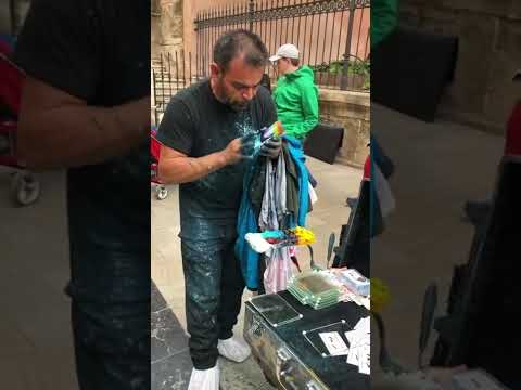 Painting with fingers ✨️Atist: Fabian Marcel Gaete in Malaga, Spain #shorts