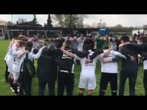 SG Germania Klein-Krotzenburg - Kreis nach dem 2:1 Sieg gegen 1. FC Langen